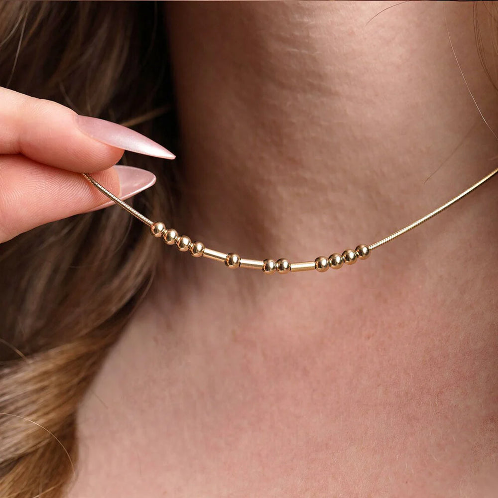 Collana a colonna con incisione