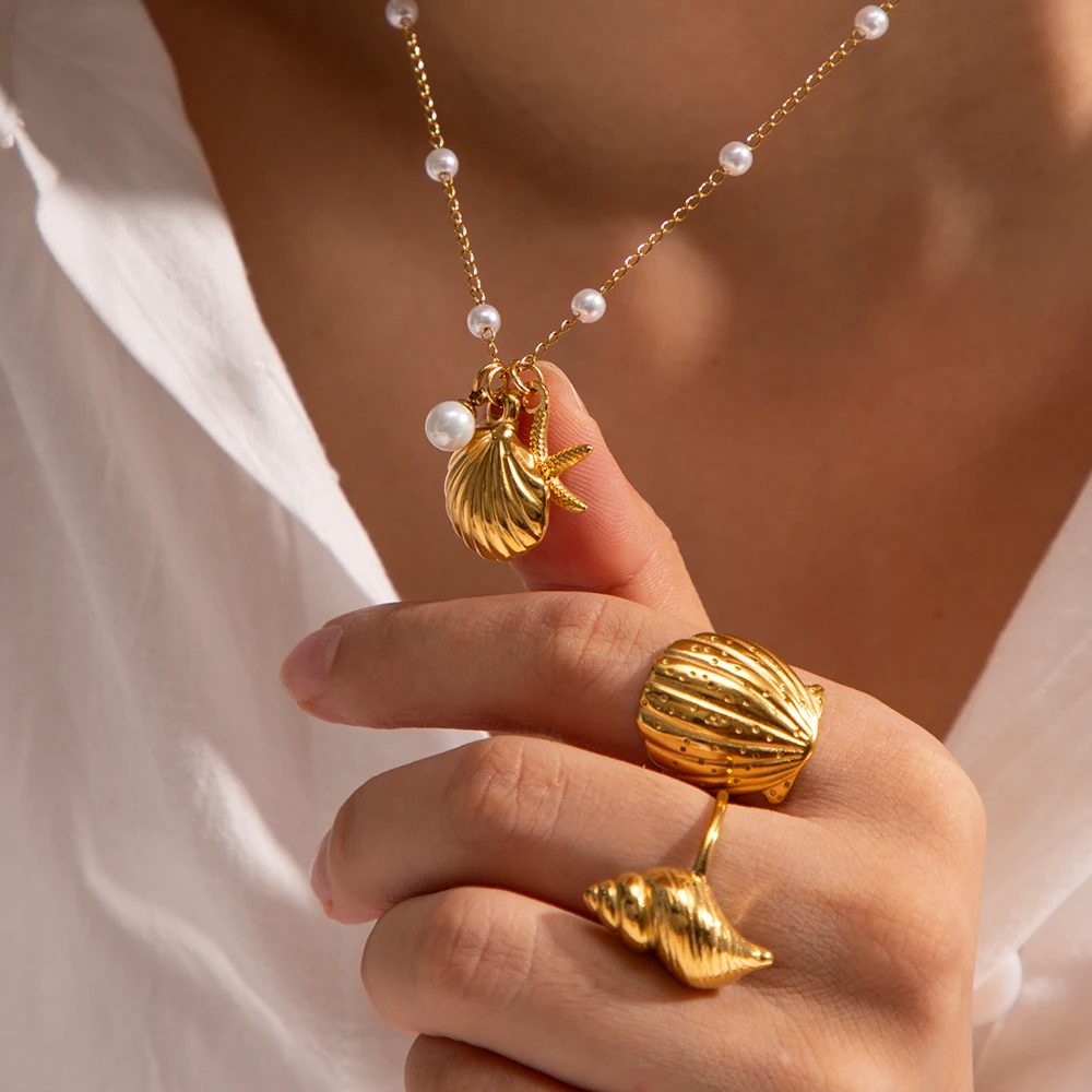 EleganceShell Collar