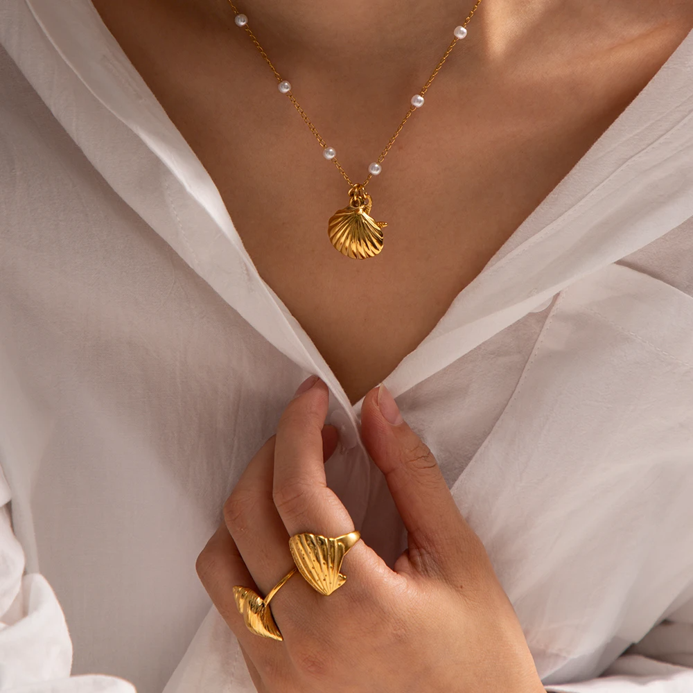 EleganceShell Collar