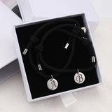 Pulseras con letras de amor grabadas